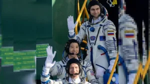 Jonny Kim y cosmonautas rusos cierran un ciclo de 245 días en el espacio