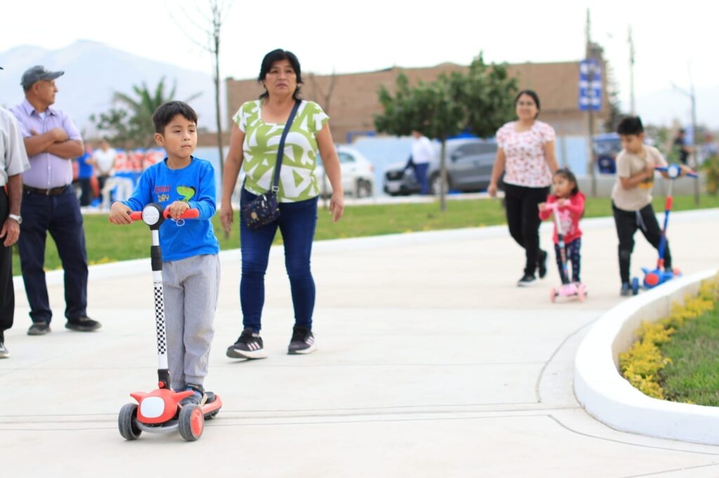 INAUGURAN PLAZA CENTRAL LAS LOMAS EN ANCON 5